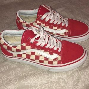 Old-Skool Checker Vans 📍